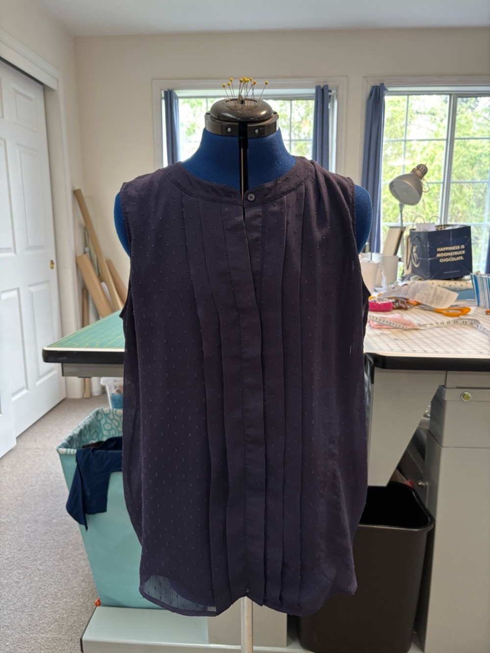 Loft women’s sleeveless popover top, navy blue, size L, fully lined